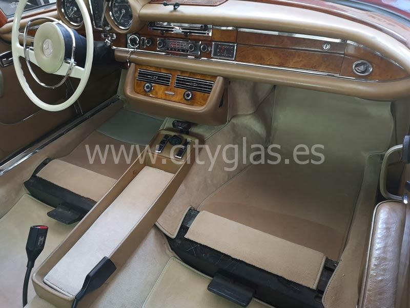 Restauración de Coches Clásicos 9 Suelo coche tapizado moqueta
